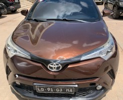A venda TOYOTA C-HR DESPORTIVO