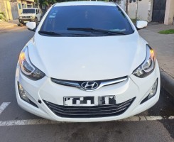 A venda HYUNDAI ELANTRA LIMPO SÉRIE F