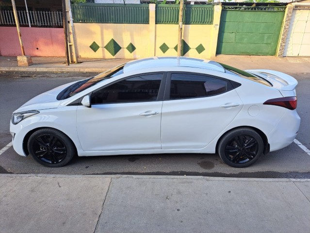 Venda HYUNDAI ELANTRA LIMPO SÉRIE F