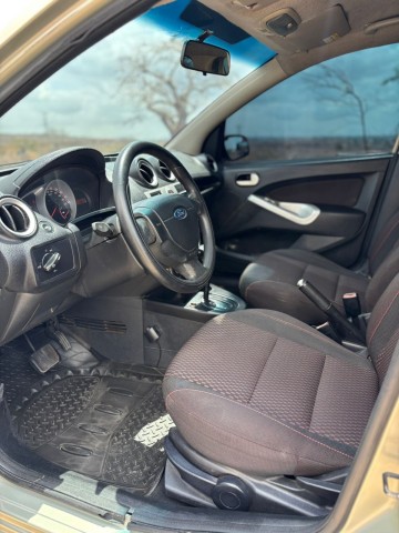 Venda Ford figo limpo