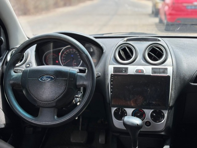 Venda Ford figo limpo