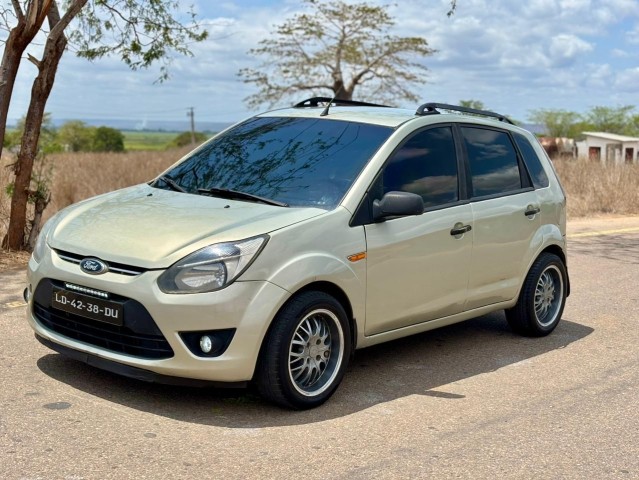 Venda Ford figo limpo