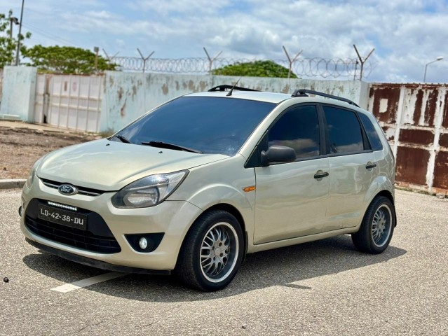 Venda Ford figo limpo