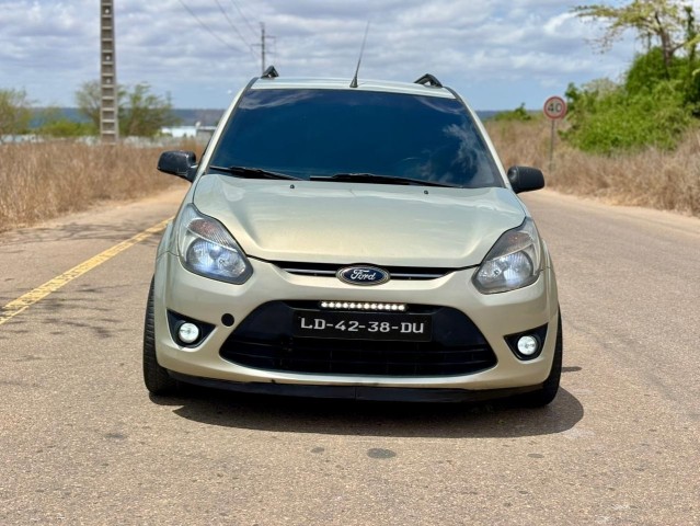 Venda Ford figo limpo