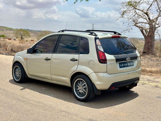 Venda Ford figo limpo