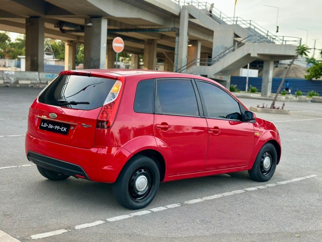 Venda Ford figo limpo