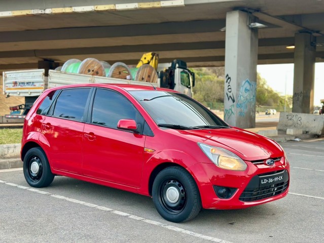 Venda Ford figo limpo