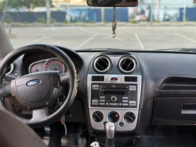 Venda Ford figo limpo