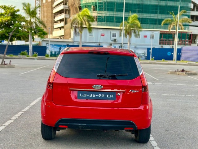 Venda Ford figo limpo