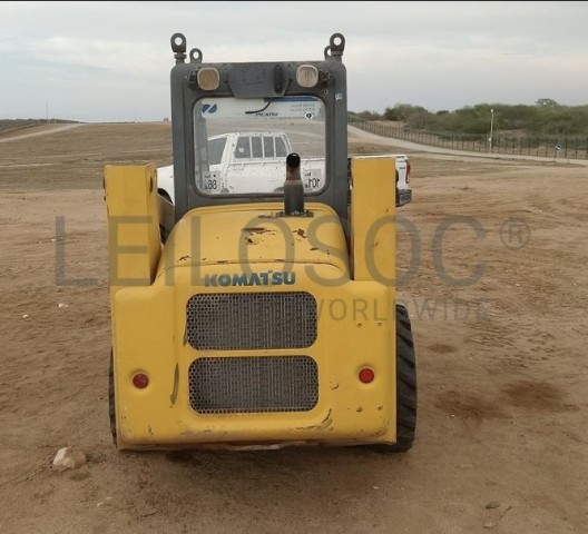 Mini-pá da marca Komatsu 714