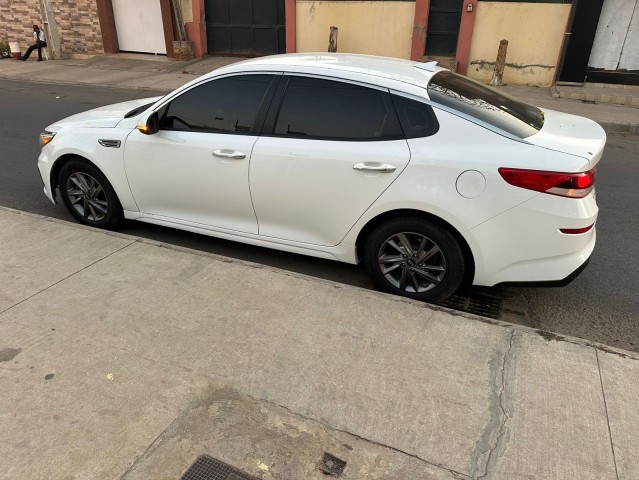 Venda KIA OPTIMA PENÚLTIMO MODELO MATRICULA NOVA AG