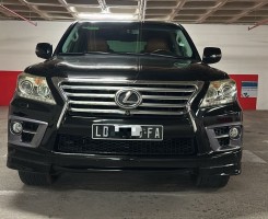 A venda Lexus 570