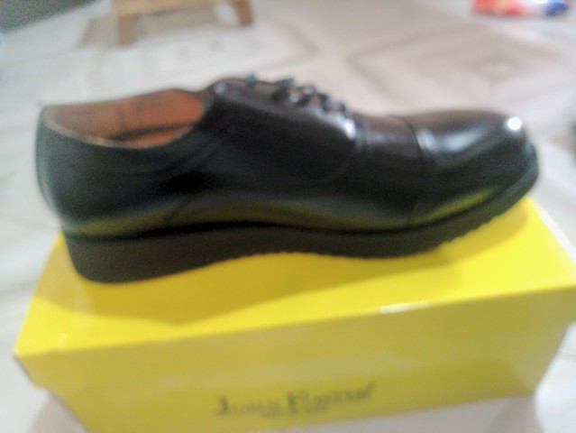 Venda Sapatos John Foster - Estilo e Conforto para Luanda!