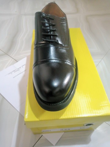 Venda Sapatos John Foster - Estilo e Conforto para Luanda!