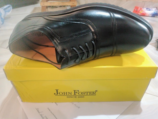 Venda Sapatos John Foster - Estilo e Conforto para Luanda!