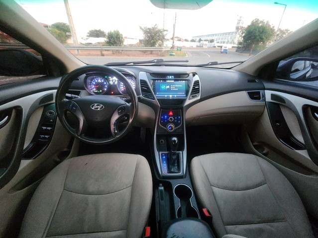 Venda HYUNDAI ELANTRA