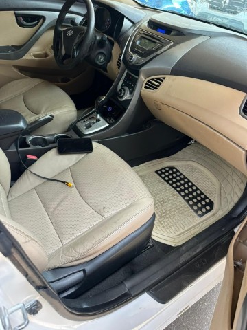 Venda HYUNDAI ELANTRA