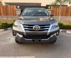 A venda TOYOTA FORTUNER