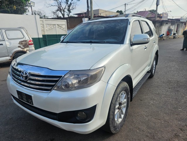 Venda TOYOTA FORTUNER (V6)