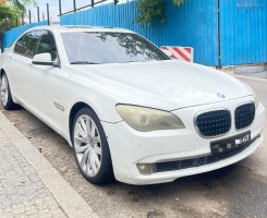 A venda BMW 750Li