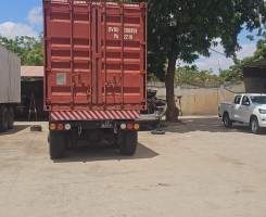 A venda Venda de Camião com contentor