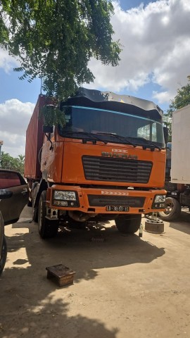 Venda Venda de Camião com contentor