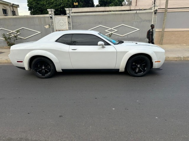 Venda DODGE CHARGER V6 RECÉM DO DUBAI SÉRIE NOVA