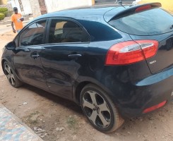 Comprar *Amarro* KIA RIO LIMPO