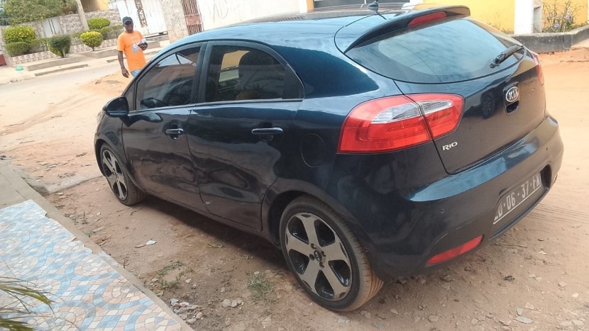 Venda *Amarro* KIA RIO LIMPO