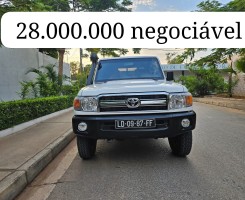 A venda TOYOTA LAND CRUISE