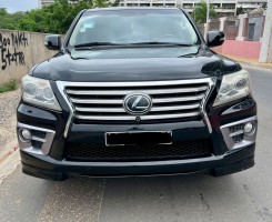 A venda LEXUS LX570