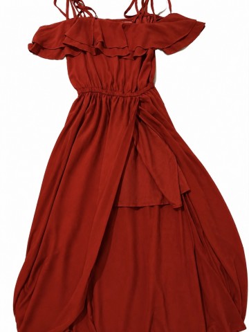 Venda Vestido na cor vermelha tecido frágil