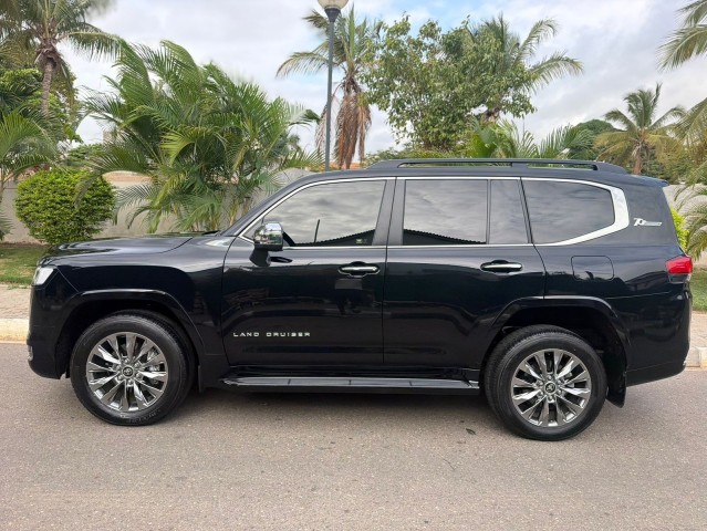 Venda TOYOTA LAND CRUISER VXR TWIN TURBO FULL OPTION