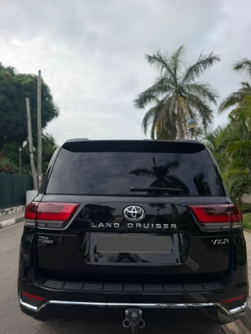 Venda TOYOTA LAND CRUISER VXR TWIN TURBO FULL OPTION