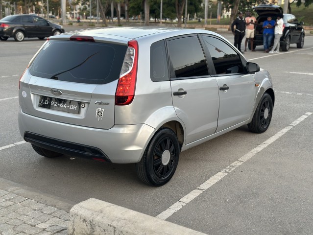 Venda Ford figo impecável