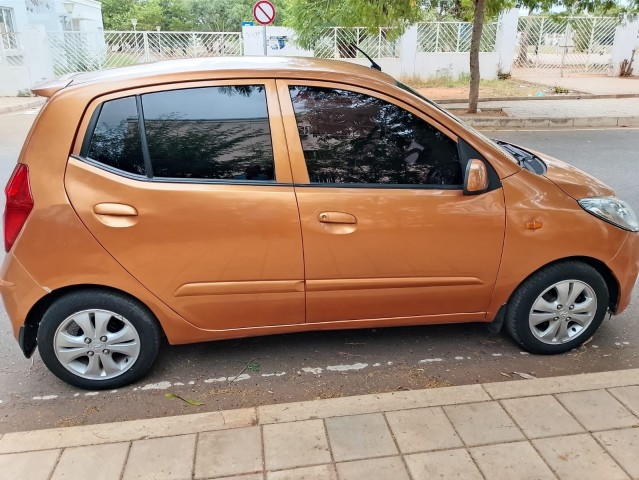 Venda Yhundai i10 1.2 impecável