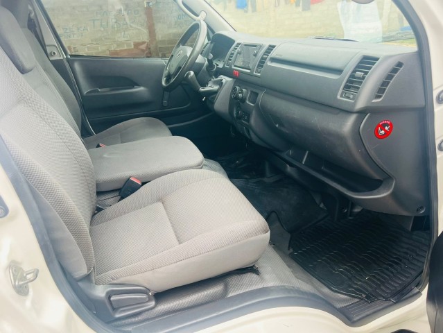 Venda TOYOTA HIACE
