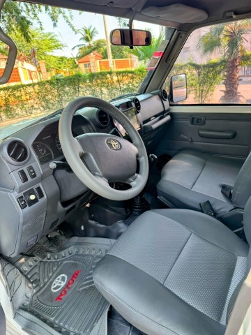 Venda TOYOTA LAND CRUISER EXECUTIVO CHEFE MÁQUINA 5 PORTAS 1HZ 6 EM LINHA SÉRIE GA