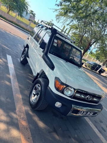 Venda TOYOTA LAND CRUISER EXECUTIVO CHEFE MÁQUINA 5 PORTAS 1HZ 6 EM LINHA SÉRIE GA