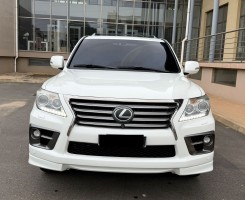A venda LEXUS LX570s