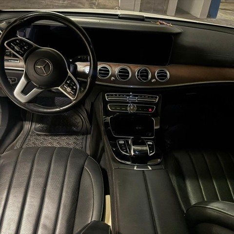 Venda MERCEDES BENZ E300 4MATIC