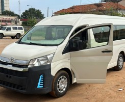 A venda Van Toyota branca