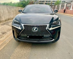 A venda LEXUS NX200T
