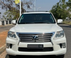 A venda LEXUS LX570S