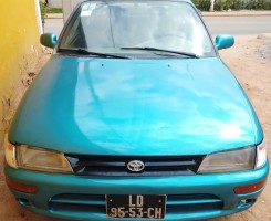 A venda TOYOTA COROLLA "RABO DE PATO"
