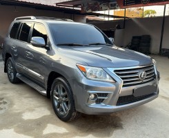 A venda LEXUS LX 570S