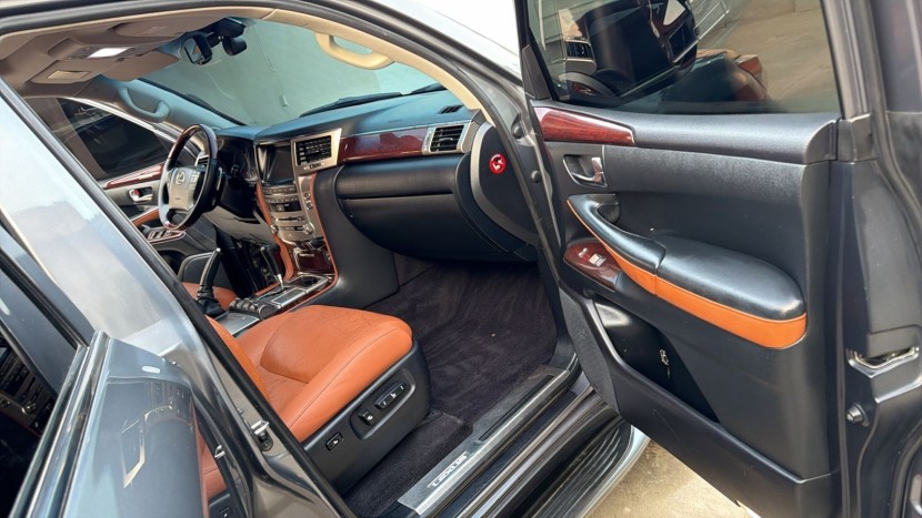 Venda LEXUS LX 570S