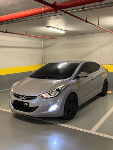 Venda HYUNDAI ELANTRA