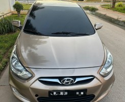 A venda HYUNDAI ACCENT 2V