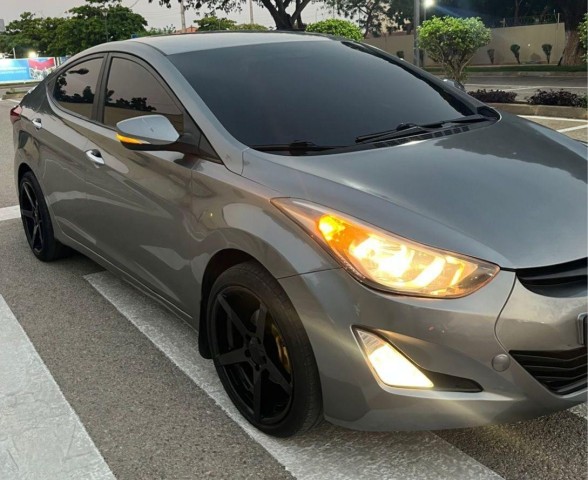 Venda HYUNDAI ELANTRA